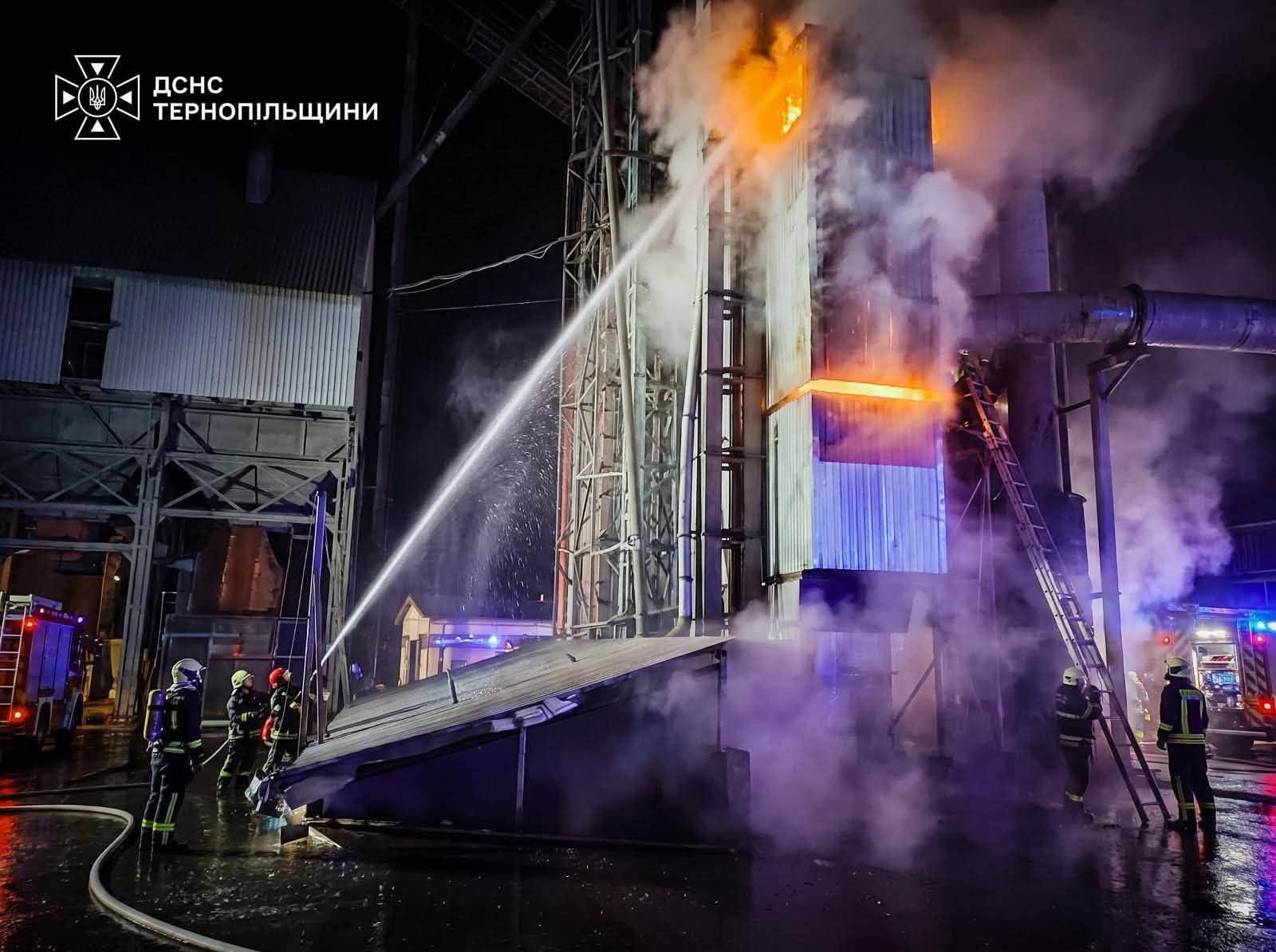 Новини Тернополя - фото з У селі Ладичин горіло агропідприємство