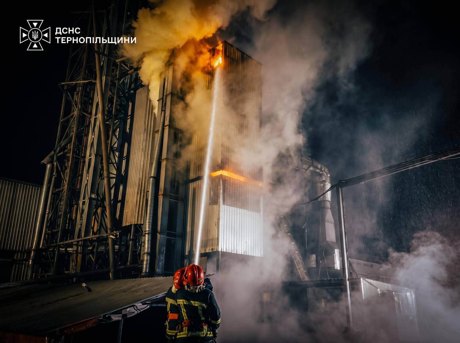 Новини Тернополя - фото з У селі Ладичин горіло агропідприємство