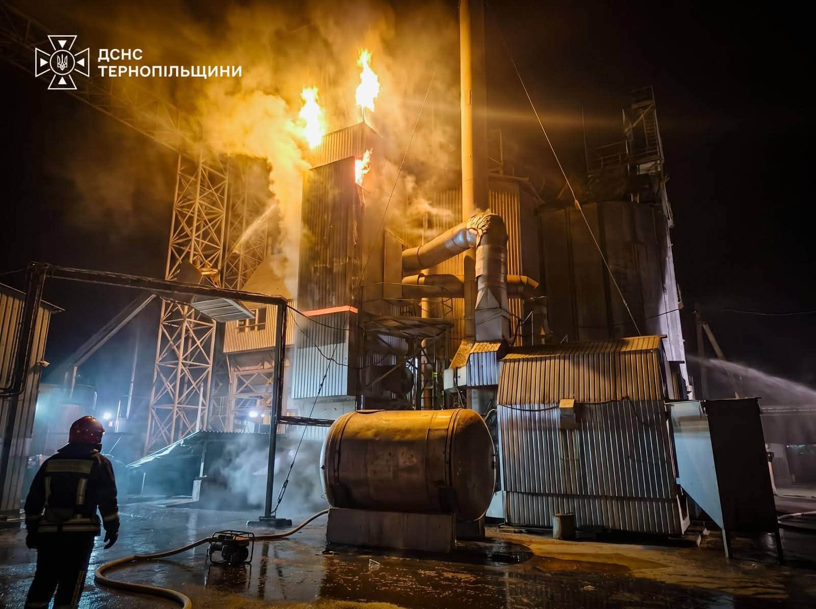 Новини Тернополя - фото з У селі Ладичин горіло агропідприємство