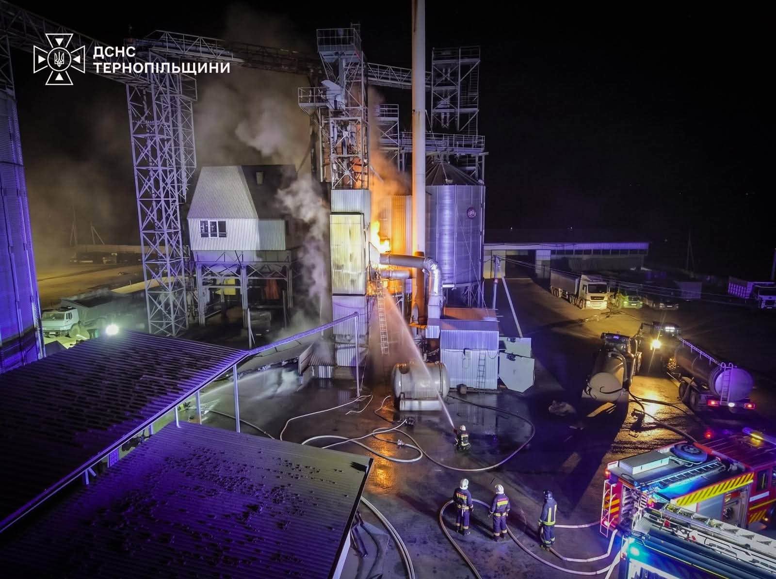 Новини Тернополя - фото з У селі Ладичин горіло агропідприємство