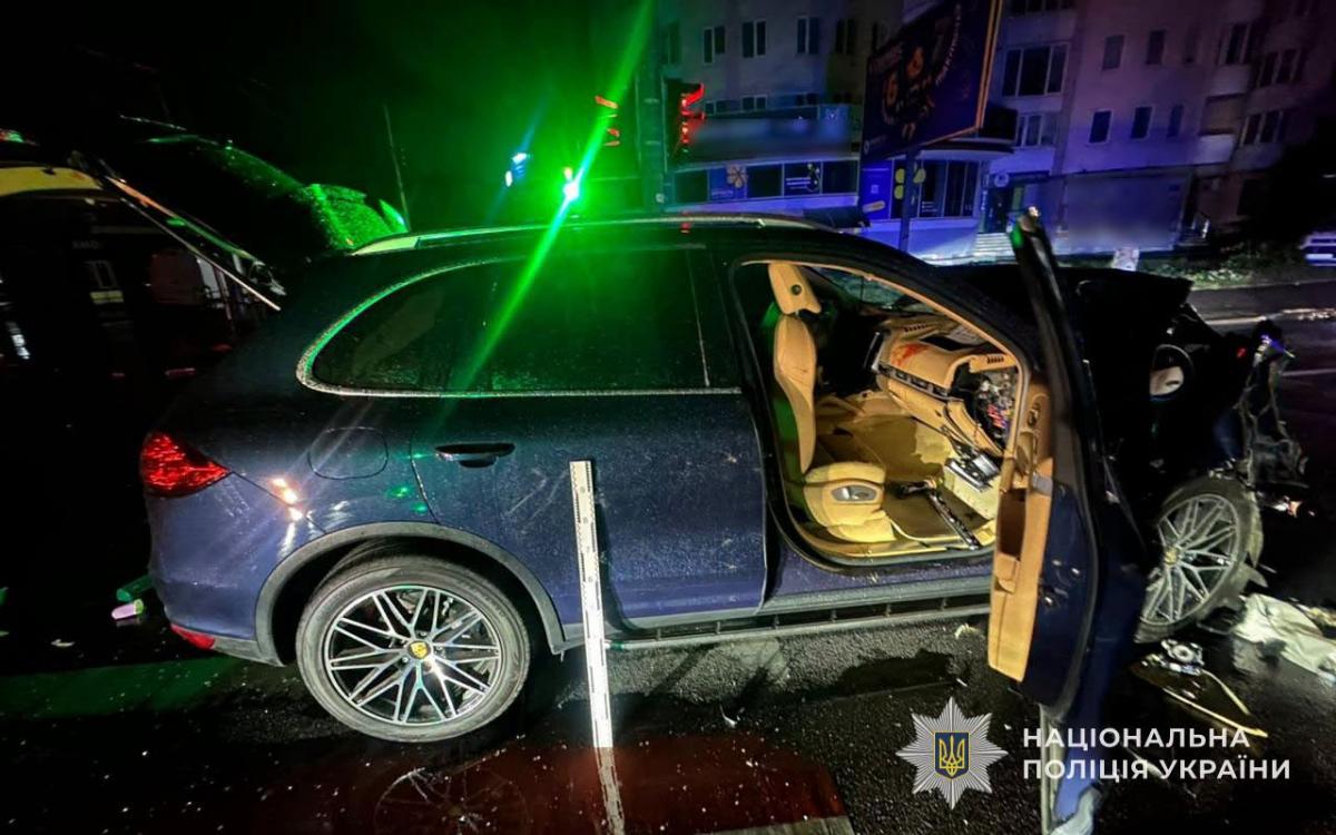 Новини Тернополя - фото з Не мав прав і вже тікав від поліції: що дізнались про водія Porsche та постраждалих у нічній ДТП