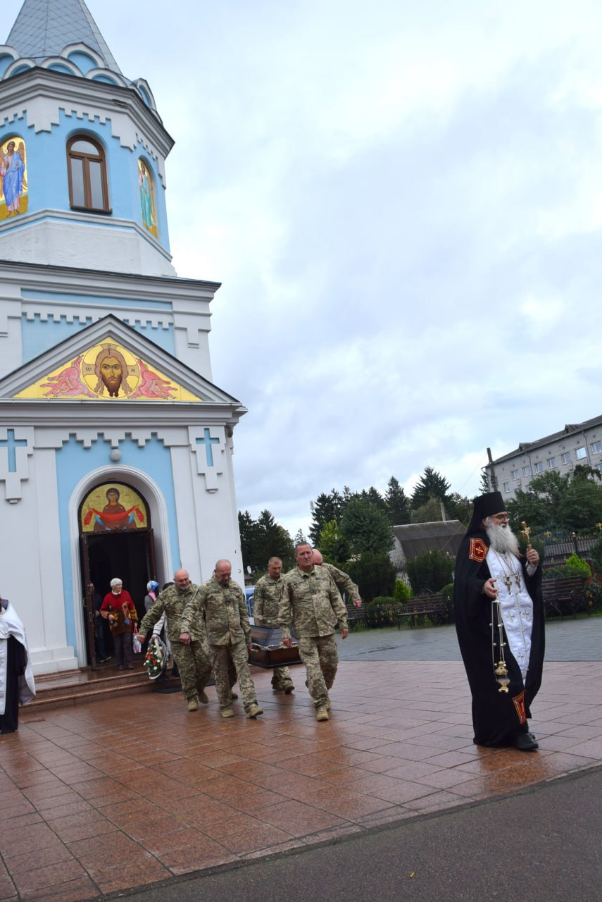 Новини Житомира - фото з У селі Кам’янка провели в останню дорогу відважного захисника України - Борзих Олександра Ігоровича