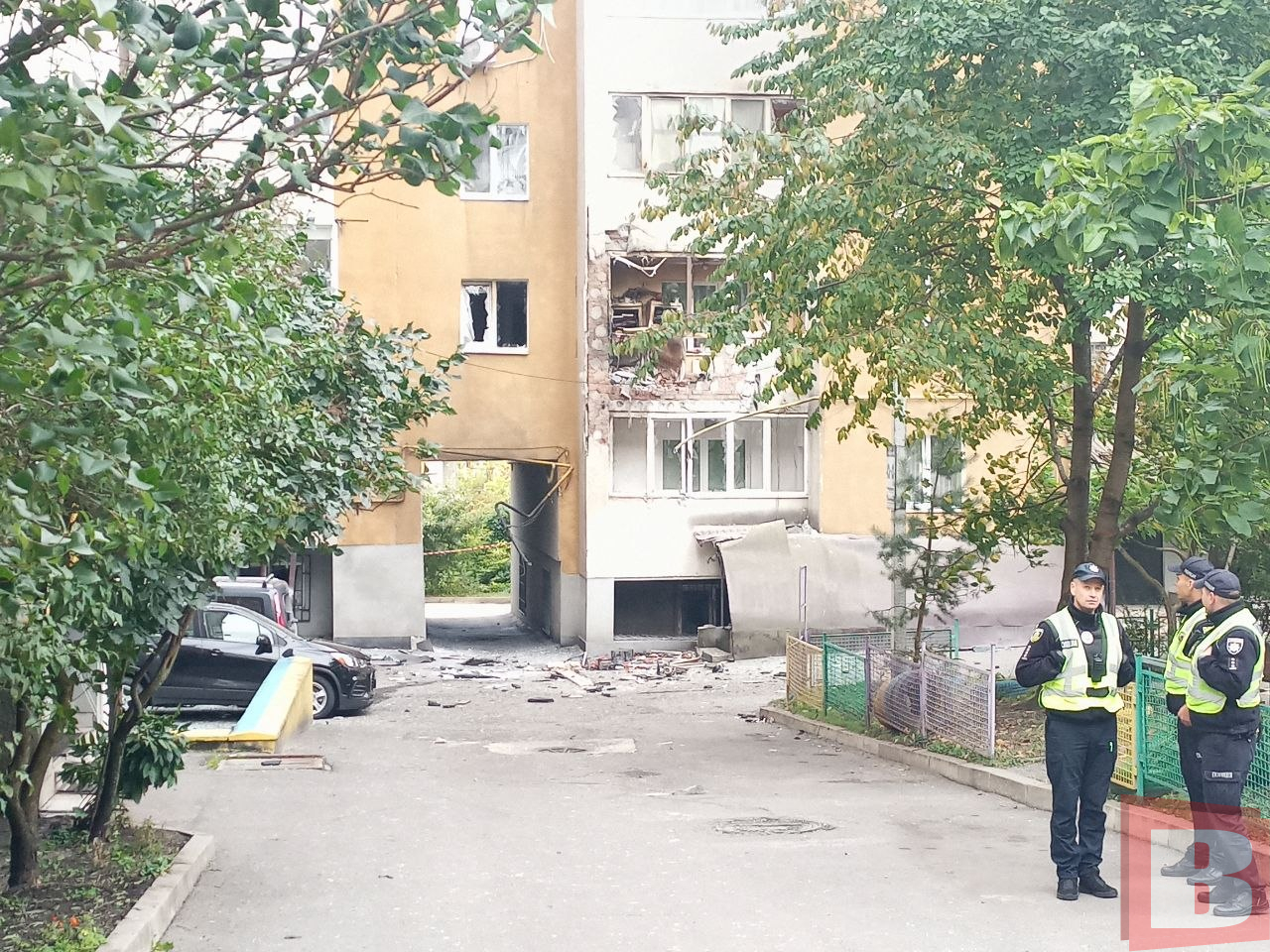 Новини Хмельницького - фото з Біля будинку на Виставці впали уламки збитого БпЛА, — поліція