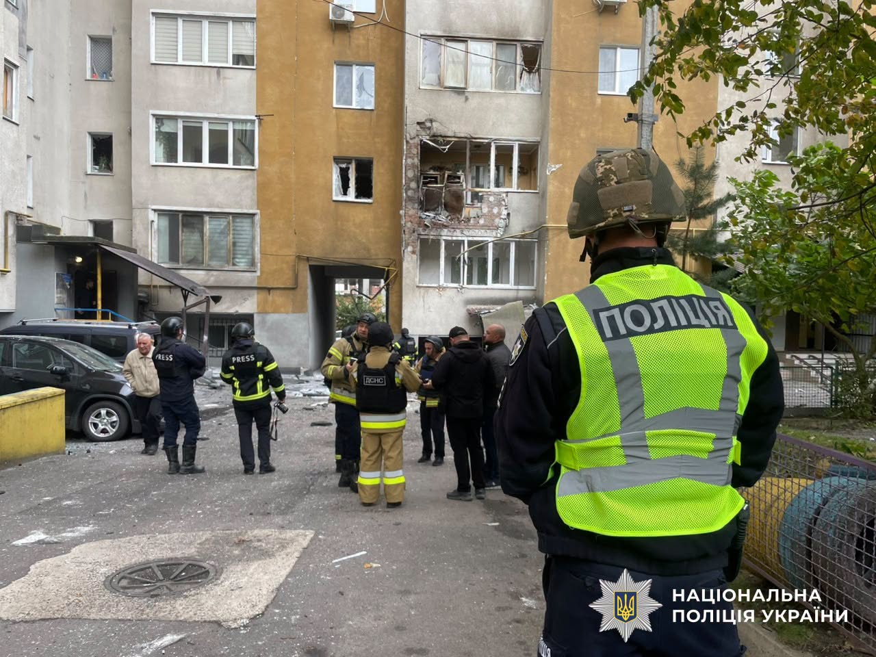 Новини Хмельницького - фото з Біля будинку на Виставці впали уламки збитого БпЛА, — поліція