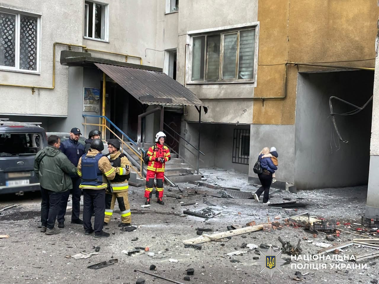 Новини Хмельницького - фото з Біля будинку на Виставці впали уламки збитого БпЛА, — поліція