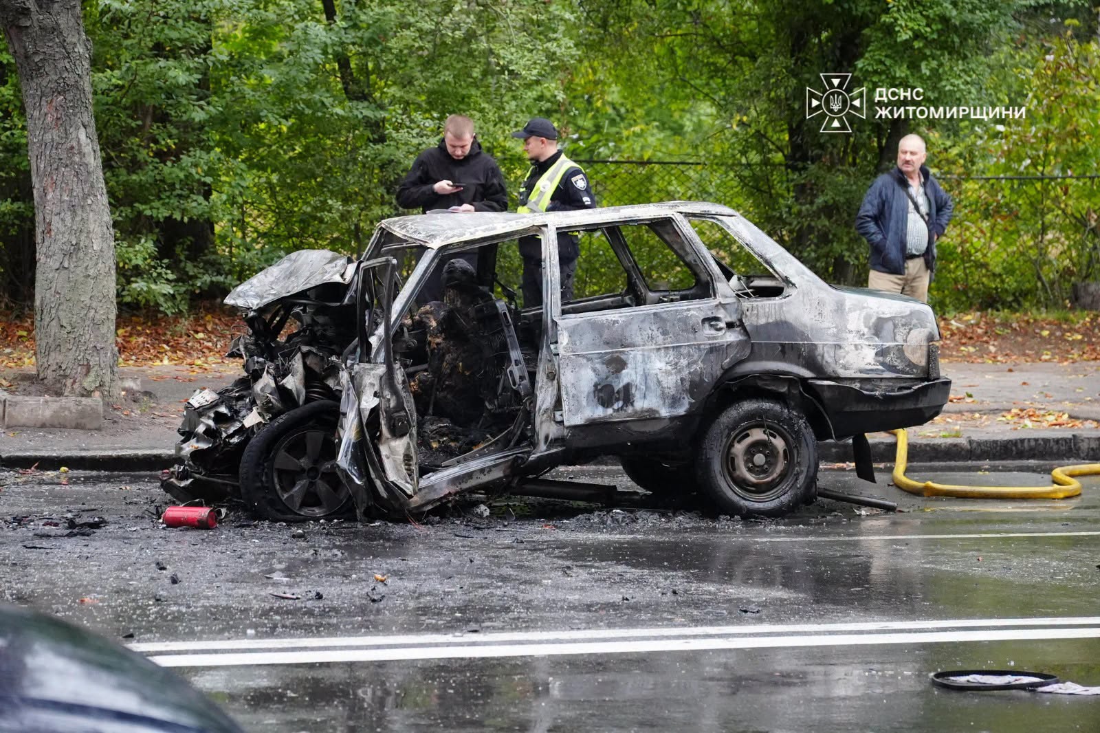 Новини Житомира - фото з На Польовій у Житомирі після ДТП загорівся автомобіль, загинули двоє людей