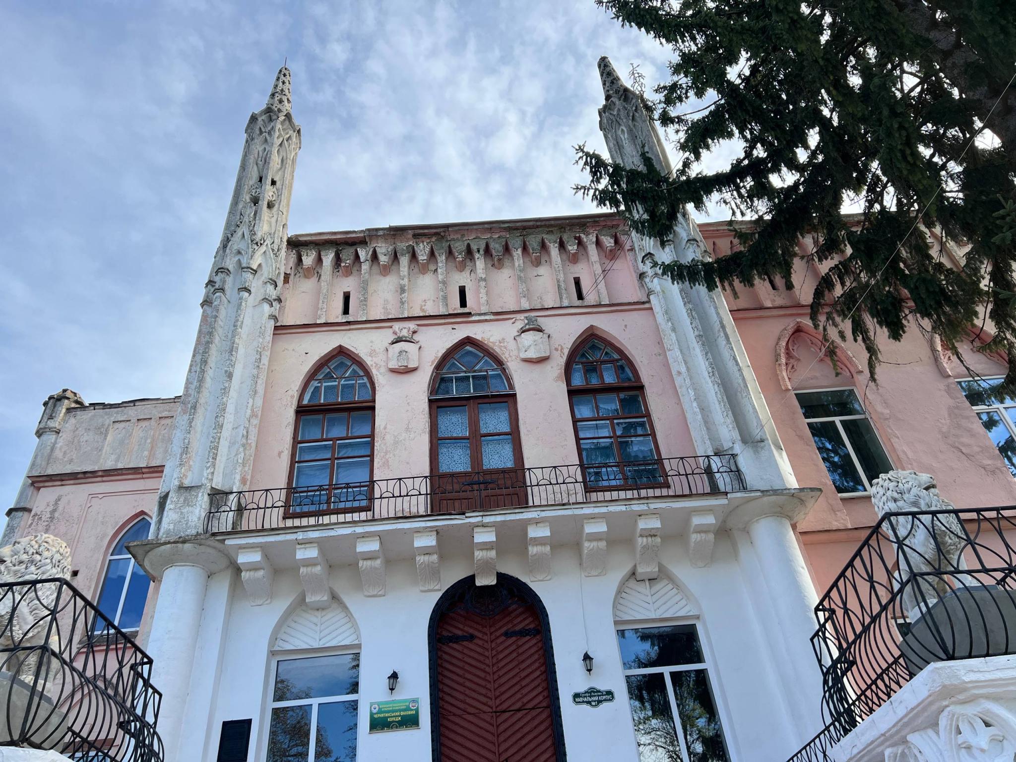 Новини Вінниці - фото з Підземний хід до костелу та скарб у ставку: які легенди зберігає палац у Чернятині?