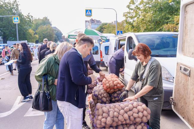 Новини Вінниці - фото з Овочі, мед, м’ясо та саджанці. У Вінниці триває осінній ярмарок
