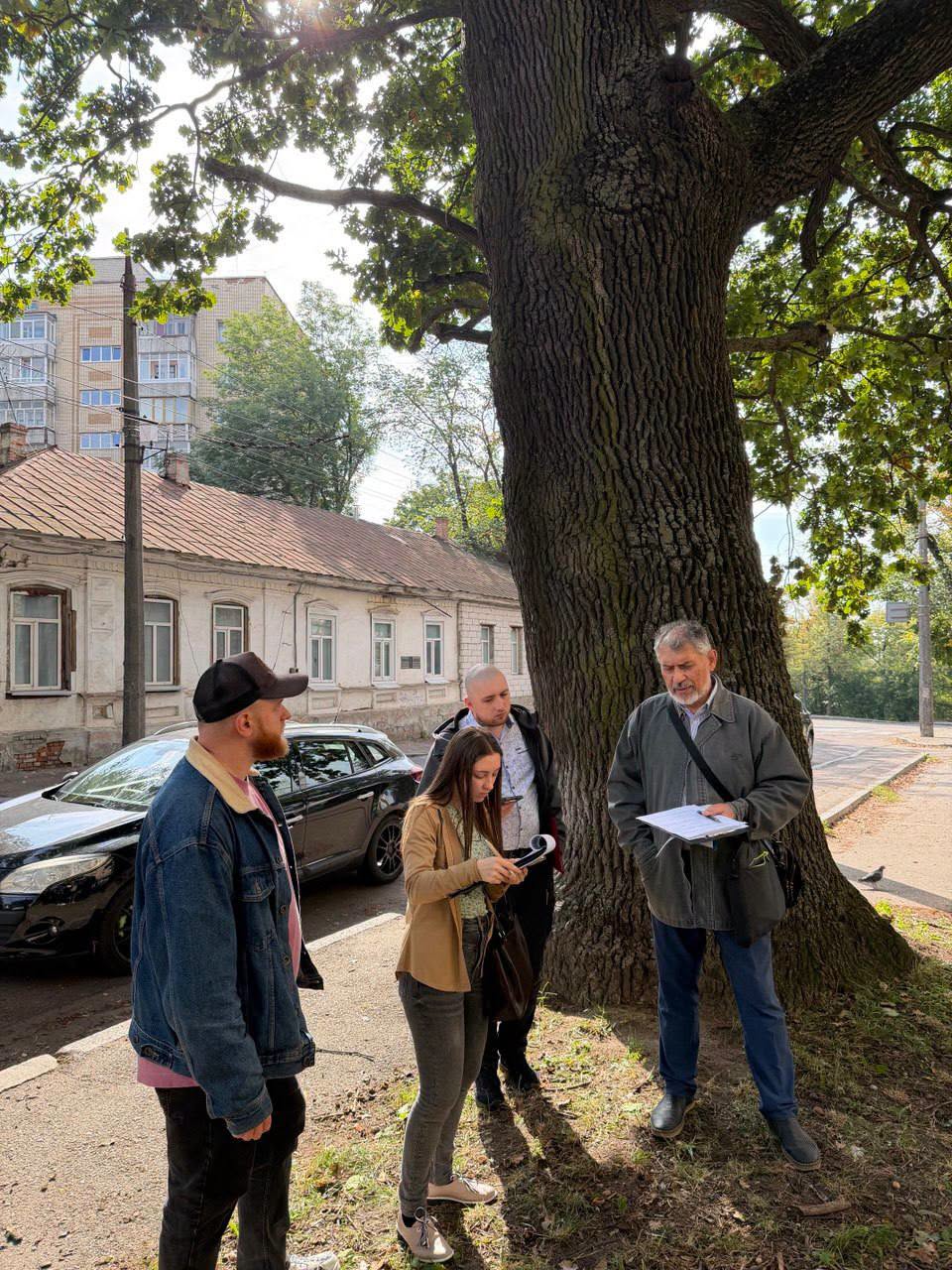 Новини Житомира - фото з У Житомирі обстежили ботанічні пам’ятки природи - два вікові дуби