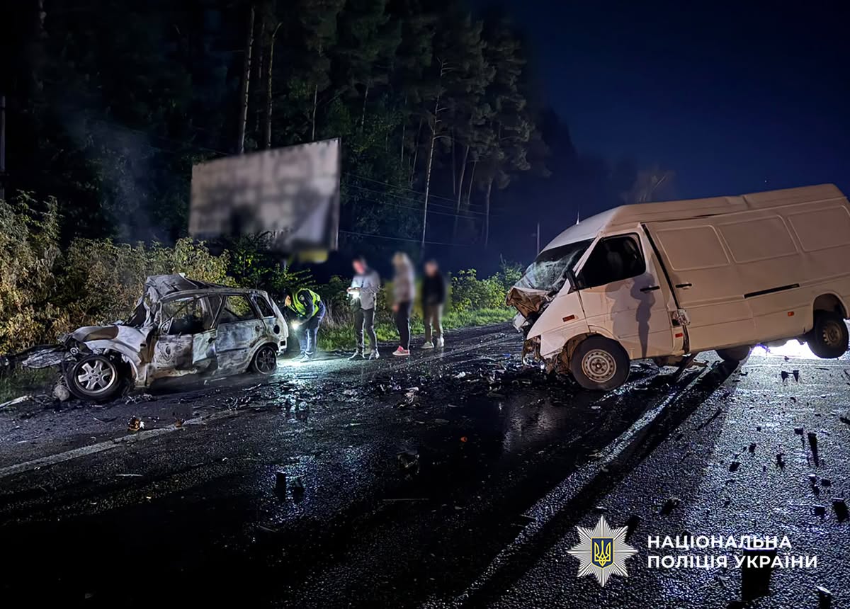 Новини Житомира - фото з Подробиці ДТП біля Зарічан: загинув водій легковика, водій мікроавтобуса - в реанімації