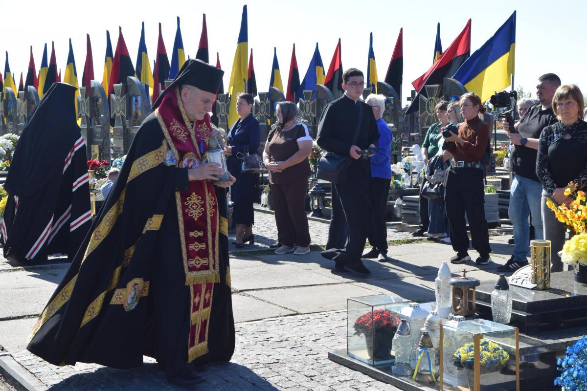 Новини Тернополя - фото з Глава УГКЦ Блаженніший Святослав освятив у Чорткові пам’ятні знаки загиблих воїнів