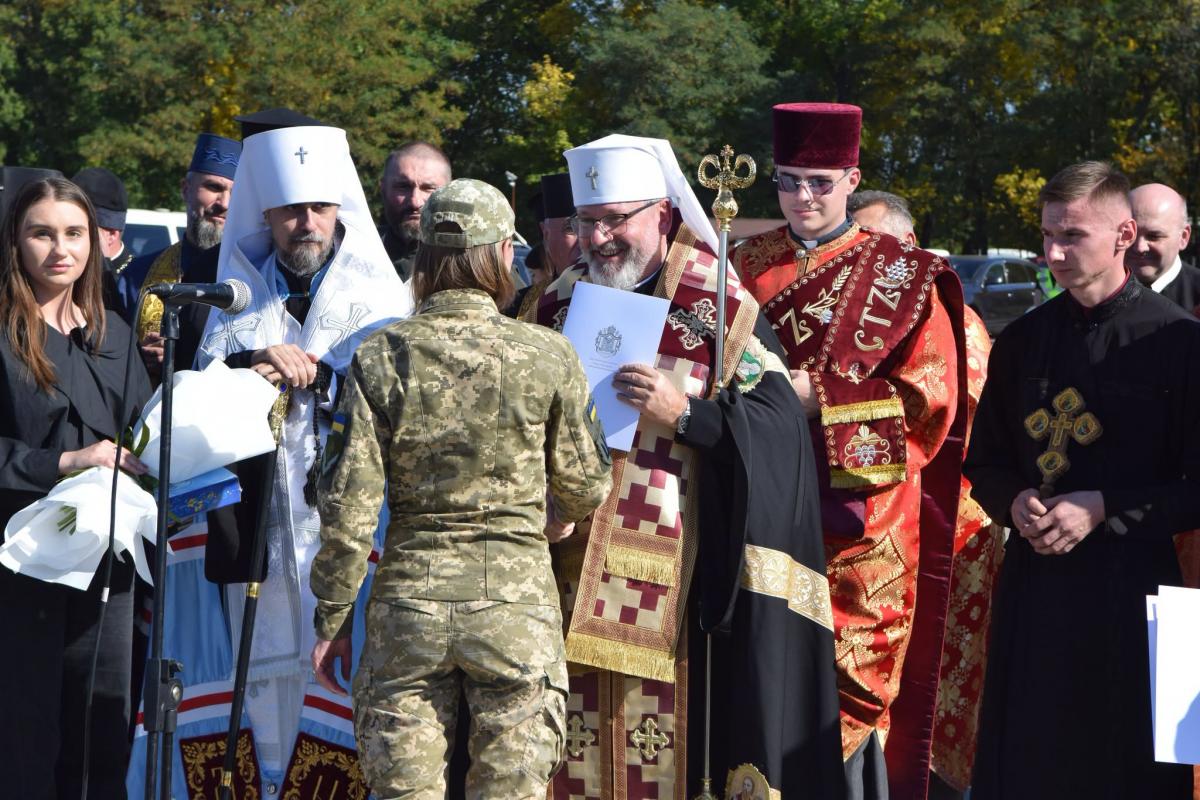 Новини Тернополя - фото з Глава УГКЦ Блаженніший Святослав освятив у Чорткові пам’ятні знаки загиблих воїнів