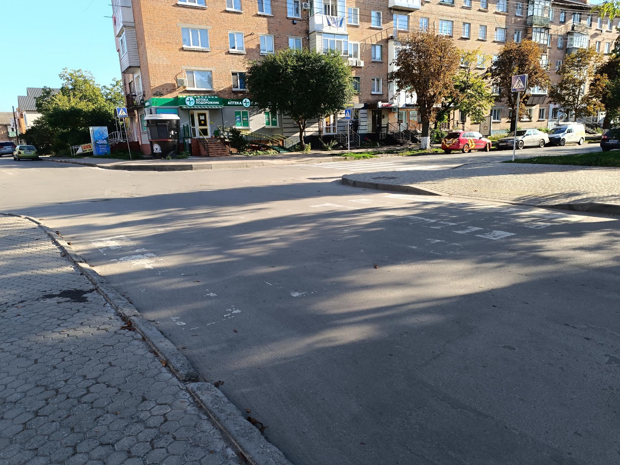 Новини Козятина - фото з Повернулися майже через місяць, щоб домалювати декілька «зебр» і зробити осьову розмітку