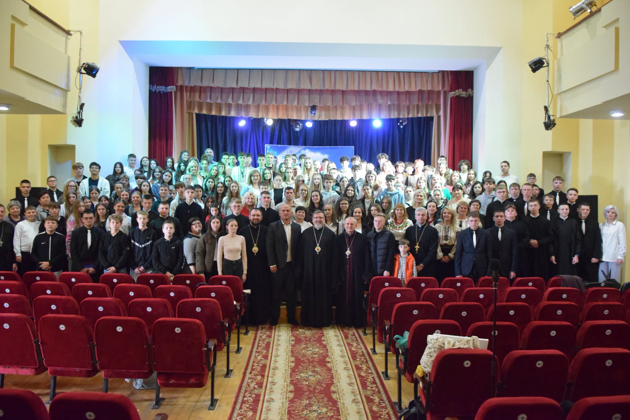 Новини Тернополя - фото з Молодь Чорткова зустрілася з Блаженнішим Святославом: говорили про війну, віру та майбутнє