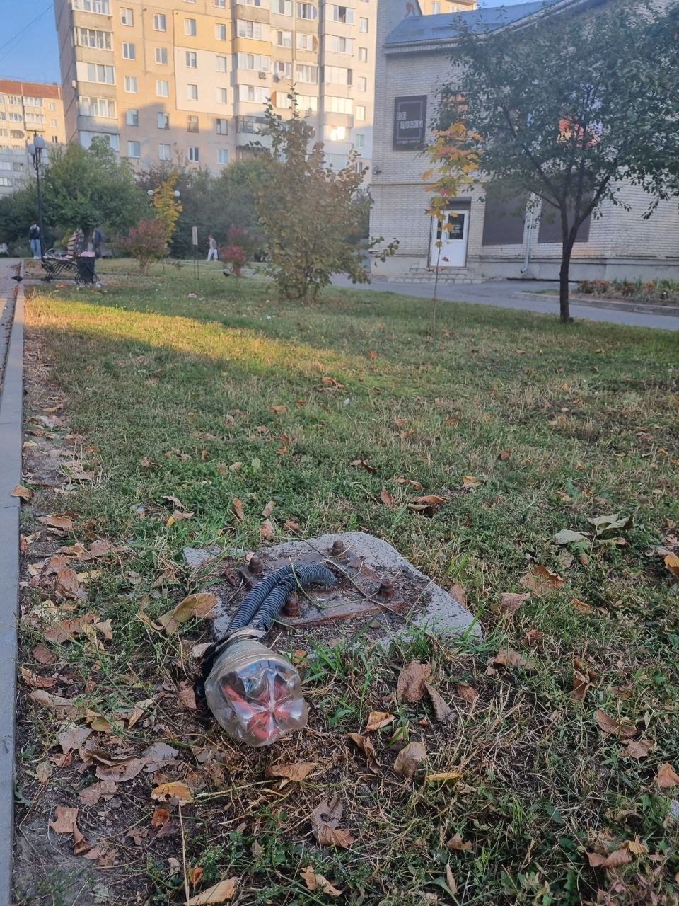 Новини Тернополя - фото з На бульварі Вишневецького «падають» ліхтарні стовпи