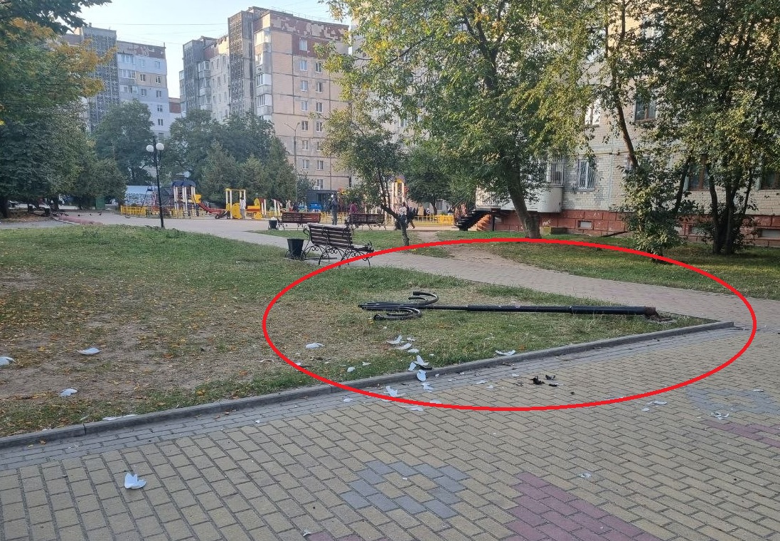 Новини Тернополя - фото з На бульварі Вишневецького «падають» ліхтарні стовпи