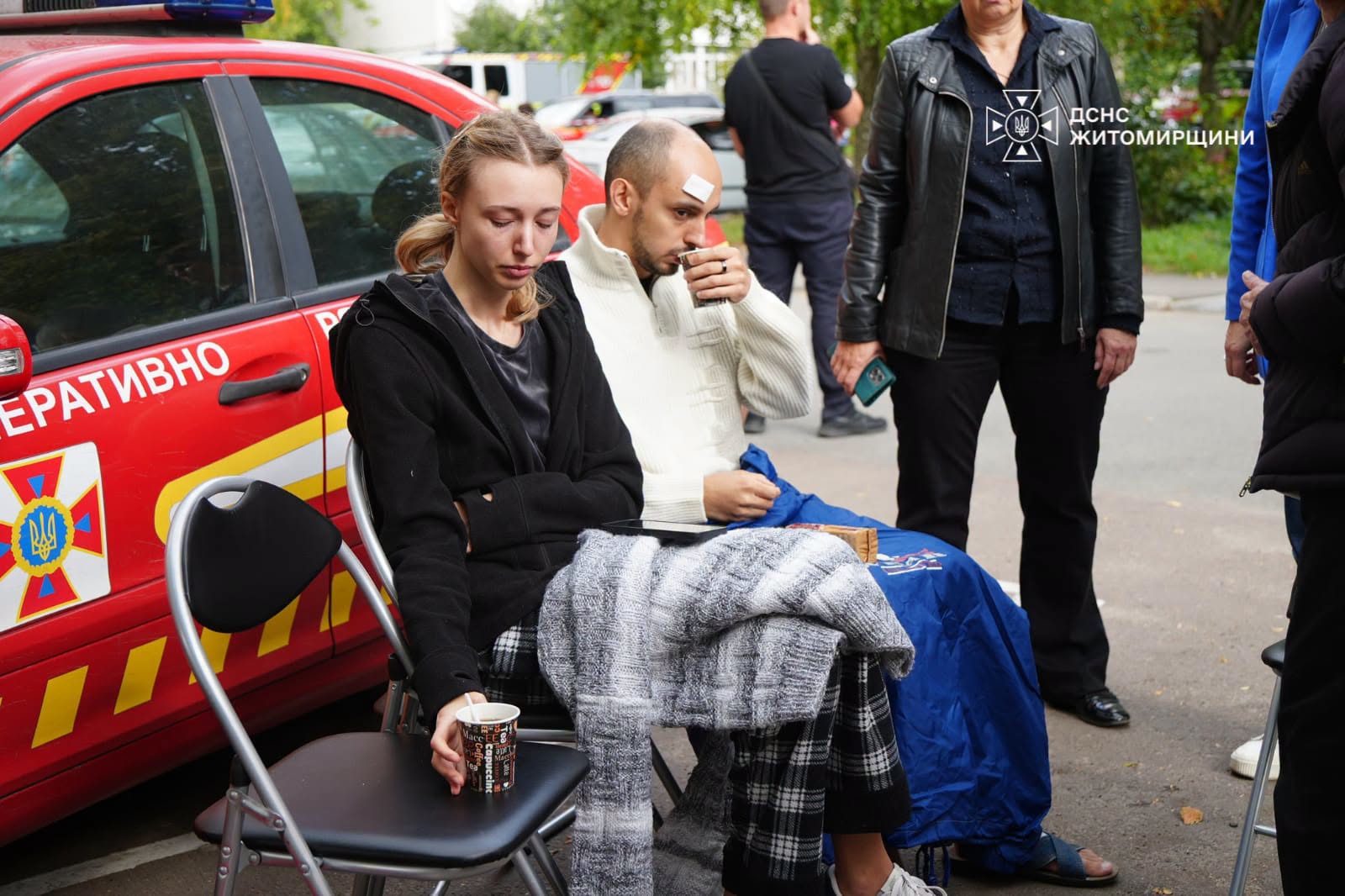 Новини Житомира - фото з Рятувальники показали наслідки обстрілу багатоповерхівки в Бердичеві. ФОТО