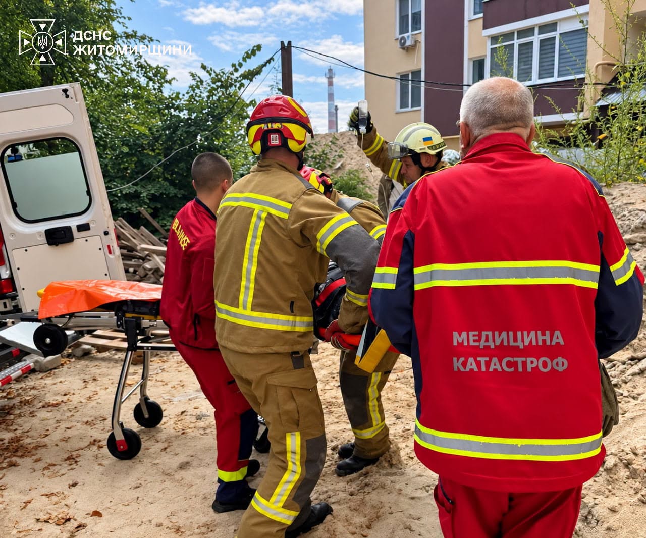 Новини Житомира - фото з У Житомирі 18-річний хлопець впав у шахту ліфта. ФОТО