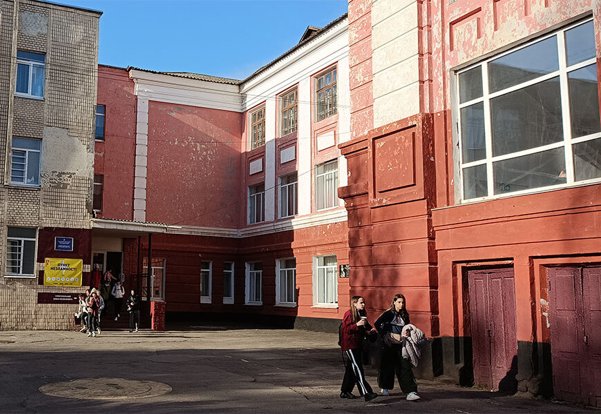 Новини Вінниці - фото з Жовто-блакитний фасад на честь «Грєнки» та полеглих Героїв: за 118 мільйонів модернізують ліцей №32