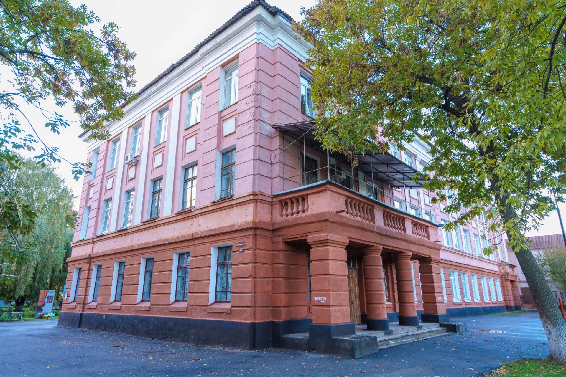 Новини Вінниці - фото з Жовто-блакитний фасад на честь «Грєнки» та полеглих Героїв: за 118 мільйонів модернізують ліцей №32