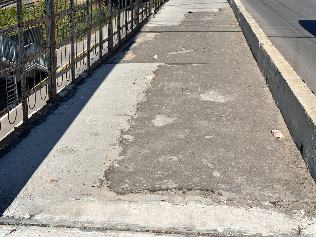 Новини Тернополя - фото з Не робили і поки не планують. Що відповіла міськрада про ремонт тротуару на Бродівській