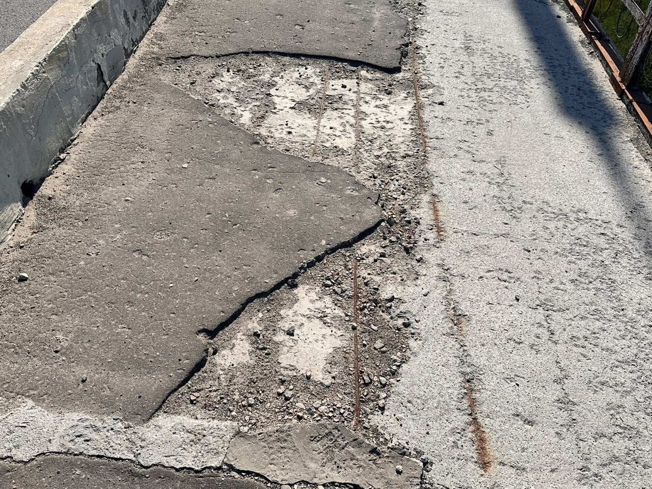 Новини Тернополя - фото з Не робили і поки не планують. Що відповіла міськрада про ремонт тротуару на Бродівській
