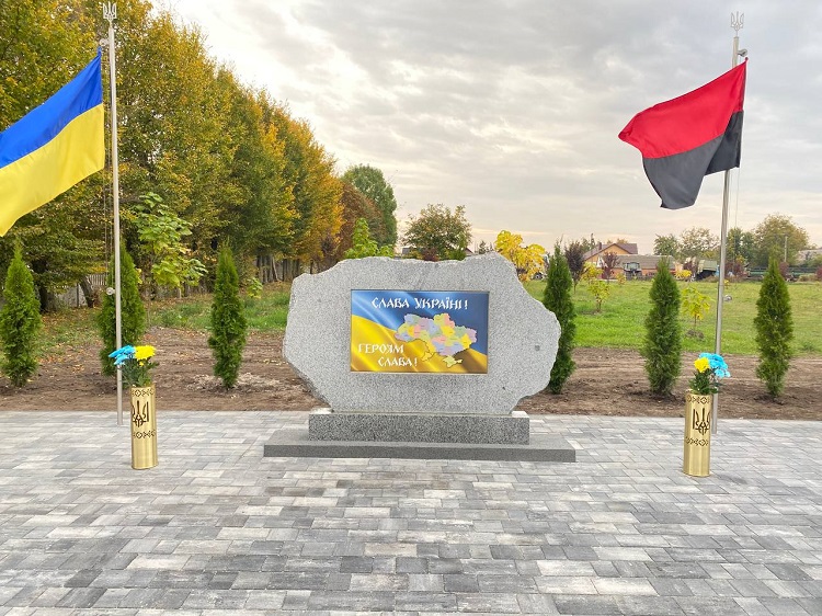Новини Вінниці - фото з У Черепашинцях відкрили Алею слави на честь 12 полеглих захисників