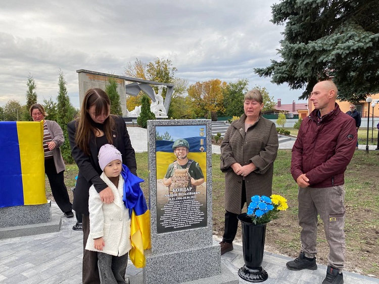 Новини Вінниці - фото з У Черепашинцях відкрили Алею слави на честь 12 полеглих захисників