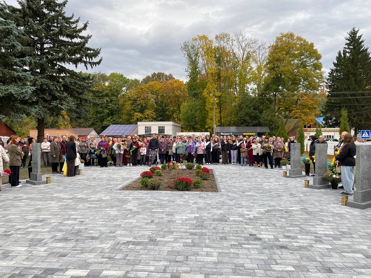 Новини Вінниці - фото з У Черепашинцях відкрили Алею слави на честь 12 полеглих захисників