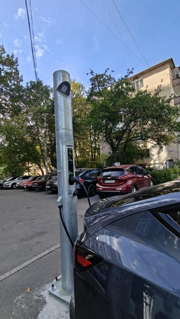 Новини Вінниці - фото з На Янгеля та Космонавтів встановили зарядки для електрокарів. Як вони працюють