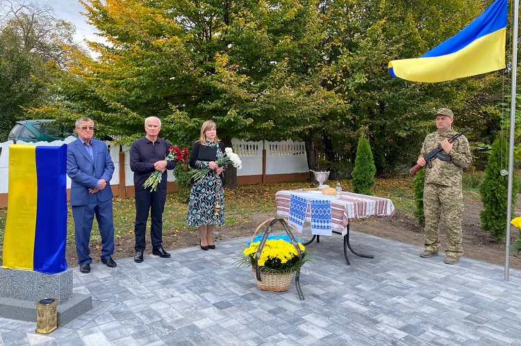 Новини Вінниці - фото з У Черепашинцях відкрили Алею слави на честь 12 полеглих захисників
