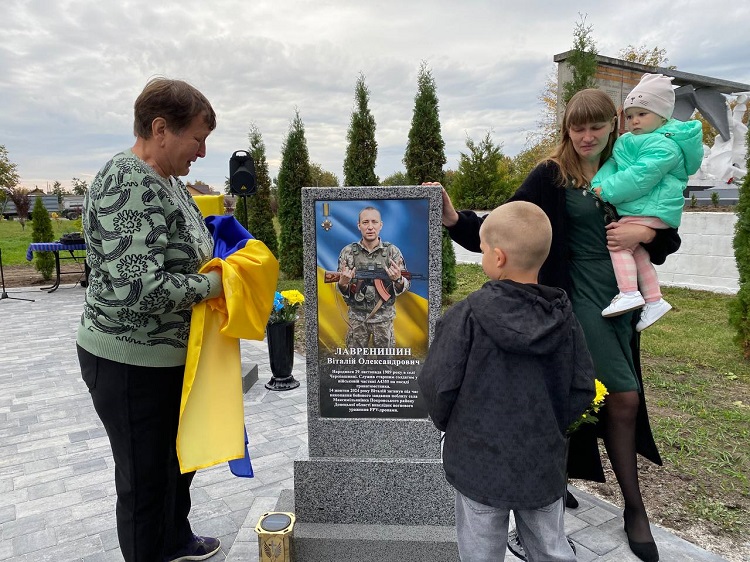 Новини Вінниці - фото з У Черепашинцях відкрили Алею слави на честь 12 полеглих захисників