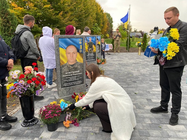 Новини Вінниці - фото з У Черепашинцях відкрили Алею слави на честь 12 полеглих захисників