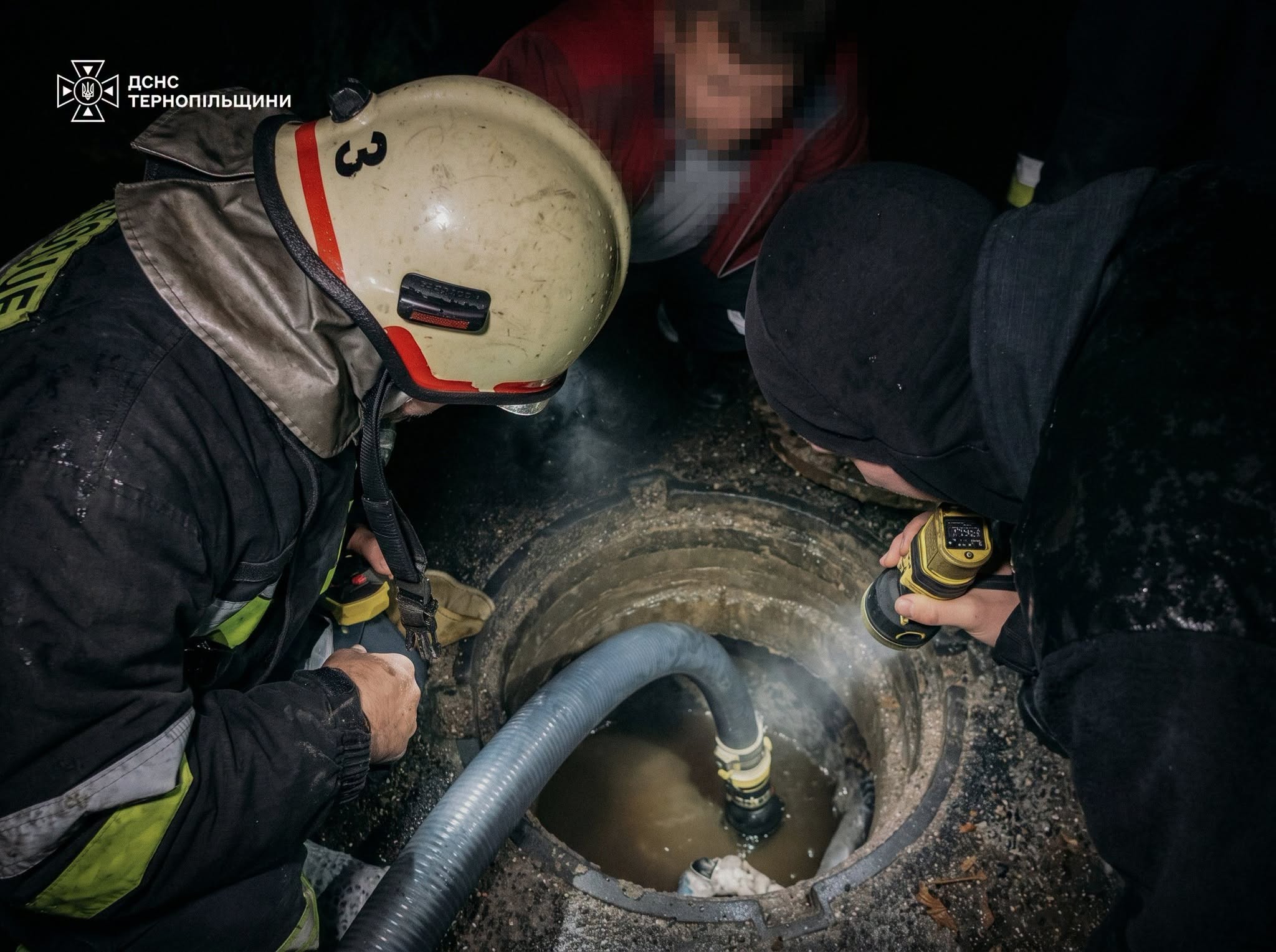 Новини Тернополя - фото з Повалене дерево на трасі та підтоплення будинку для літніх людей: рятувальники ліквідували наслідки негоди