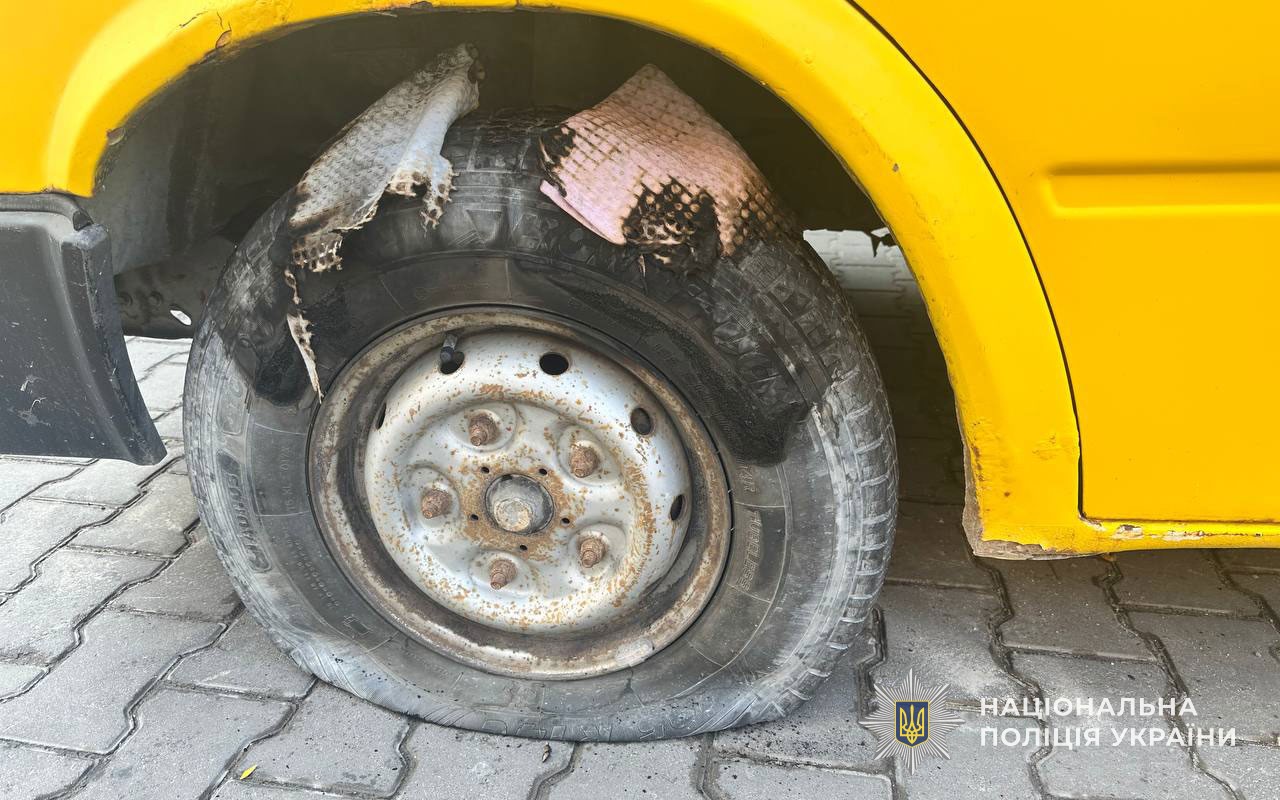 Новини Тернополя - фото з У Тернополі затримали студента за підозрою в підпалі двох авто: шукав нібито маячками для «Шахедів»