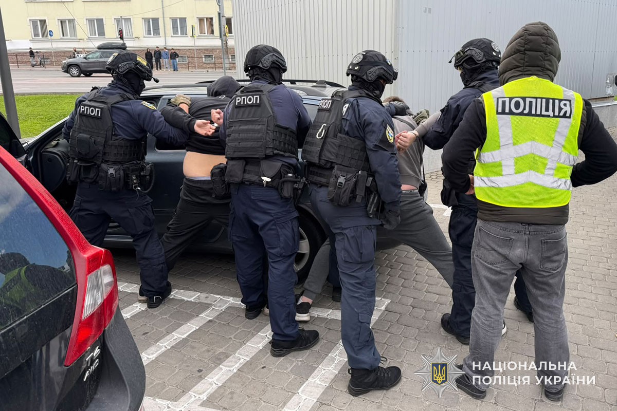 Новини Тернополя - фото з Зняття з розшуку ТЦК за шість тисяч доларів: тернополянина затримали під час отримання «завдатку»