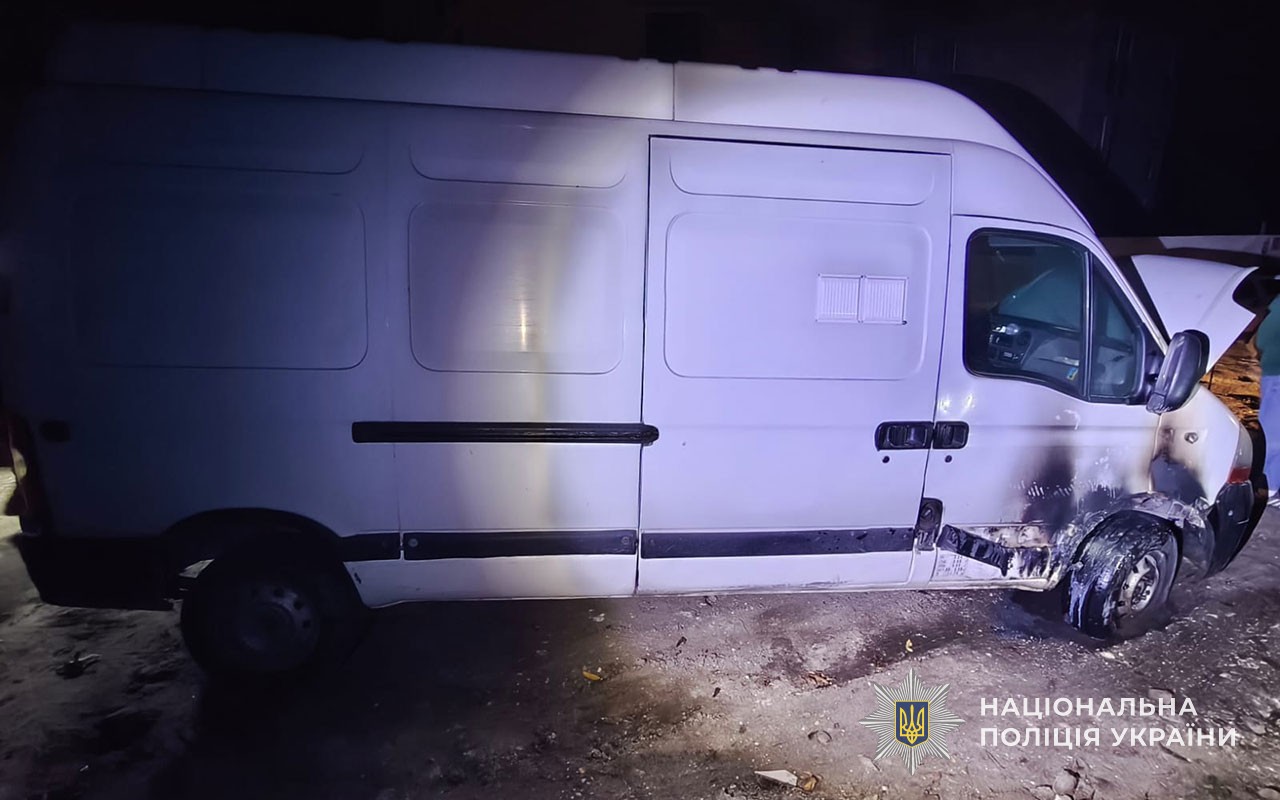 Новини Тернополя - фото з У Тернополі затримали студента за підозрою в підпалі двох авто: шукав нібито маячками для «Шахедів»