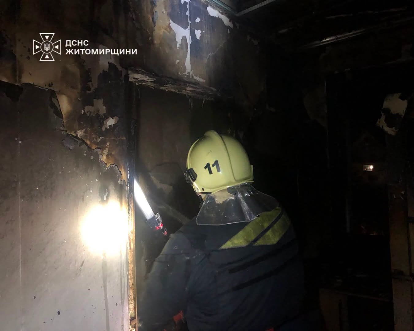 Новини Житомира - фото з Вогнеборці врятували від повного знищення будинок у Новоселиці