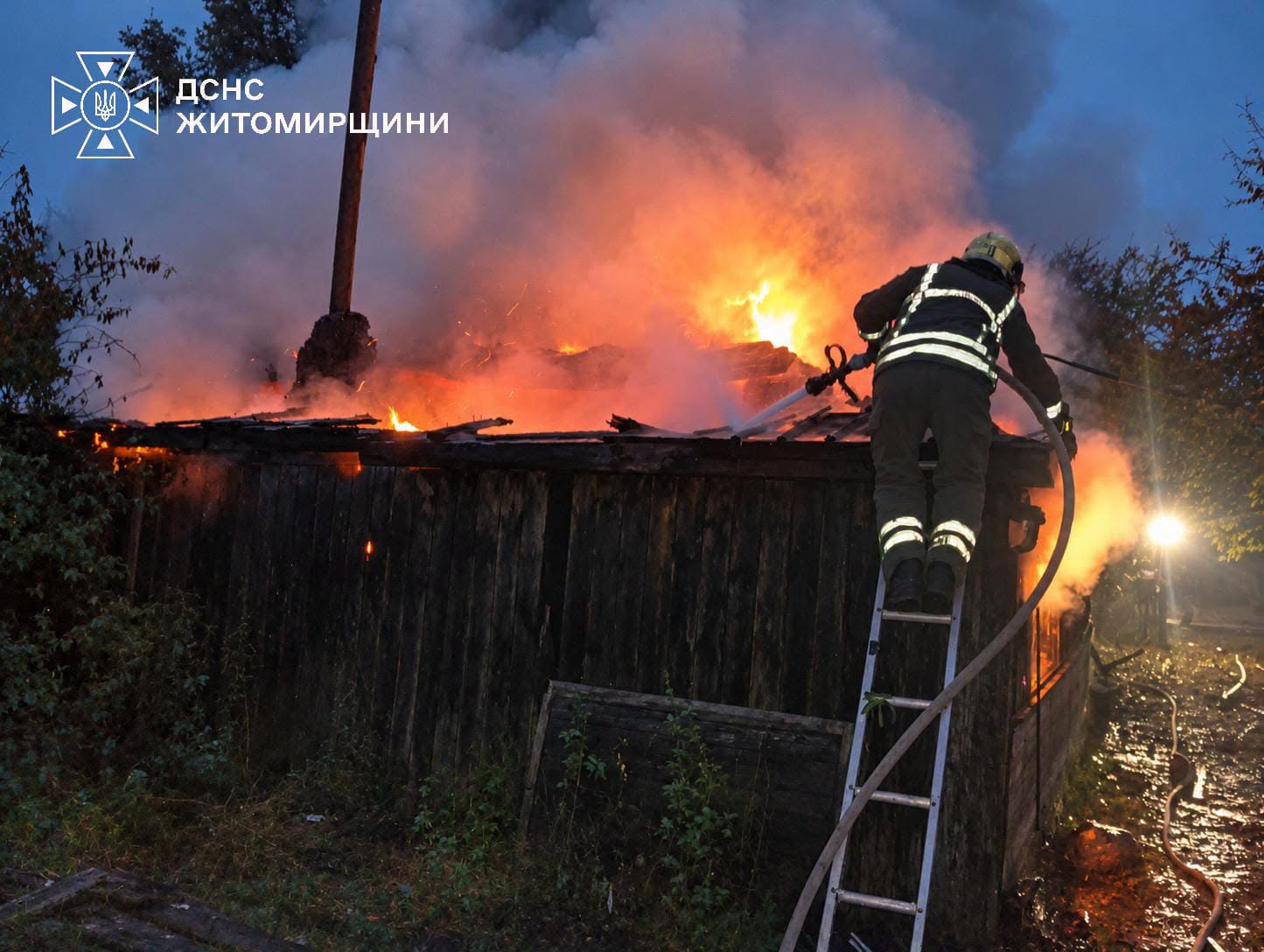 Новини Житомира - фото з На Коростенщині від неправильного влаштування печі загорівся будинок