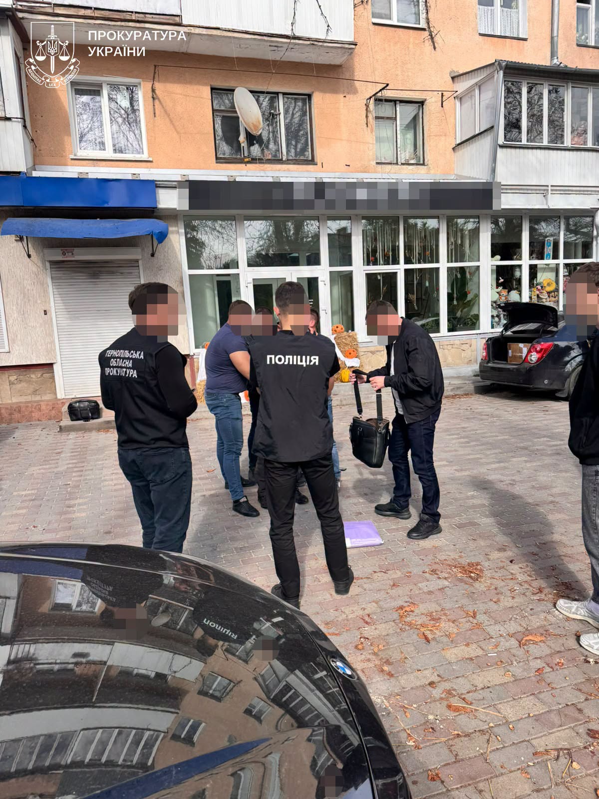 Новини Тернополя - фото з Хабар в обгортці шоколадки: на Тернопільщині затримали посадовця Укртрансбезпеки