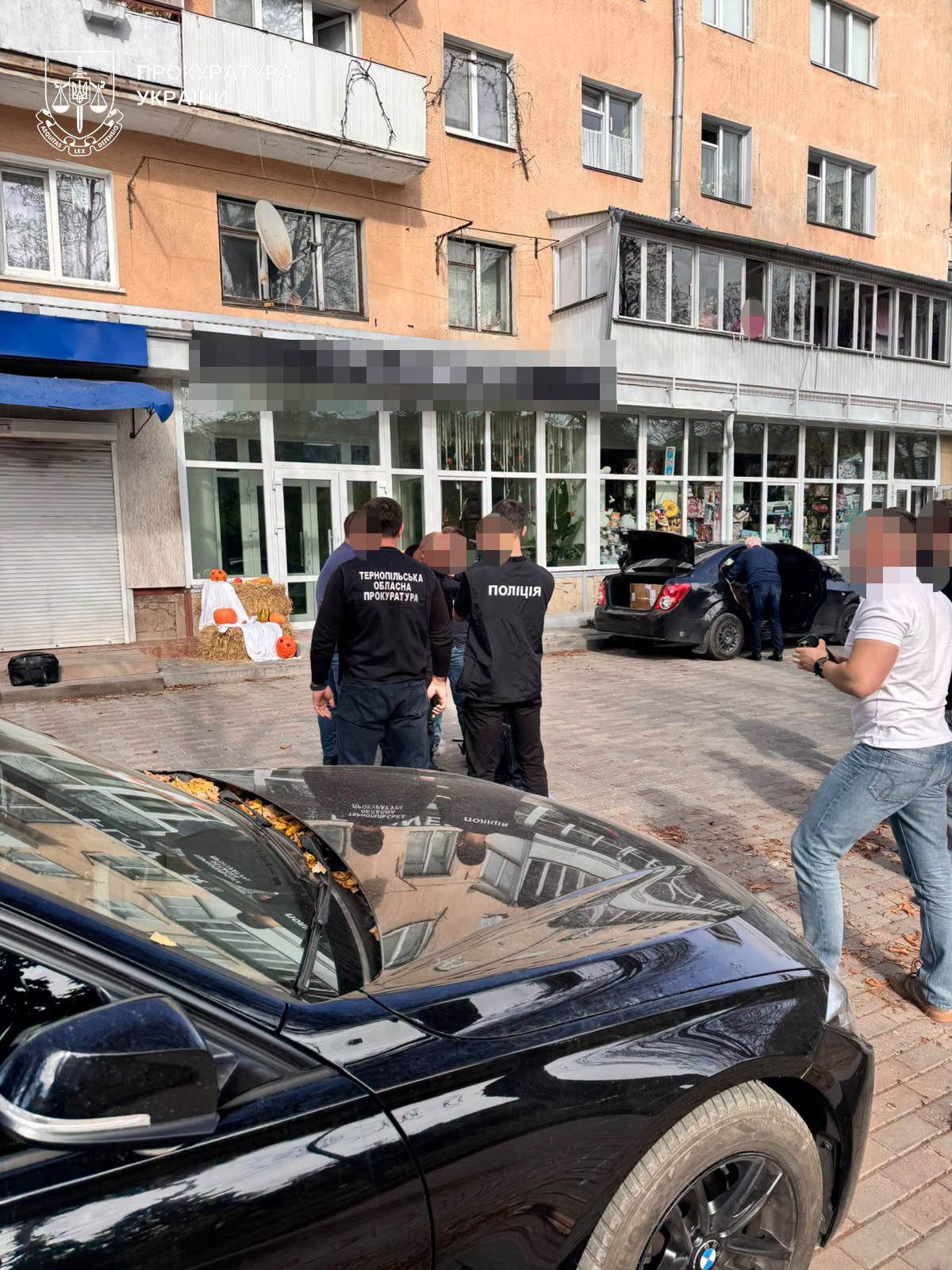 Новини Тернополя - фото з Хабар в обгортці шоколадки: на Тернопільщині затримали посадовця Укртрансбезпеки