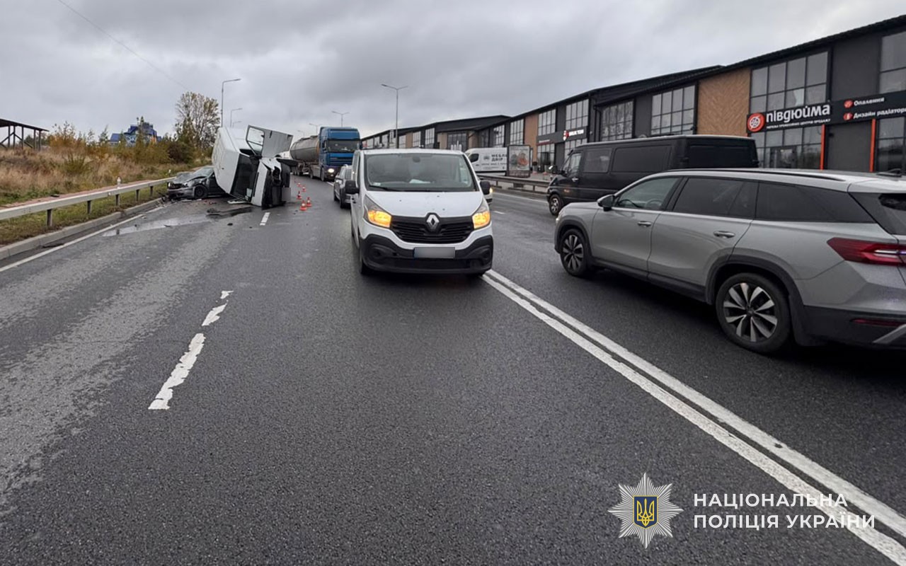 Новини Тернополя - фото з Деталі аварії з чотирма авто на Об'їзній: постраждали люди. Один з водіїв втік з місця подій