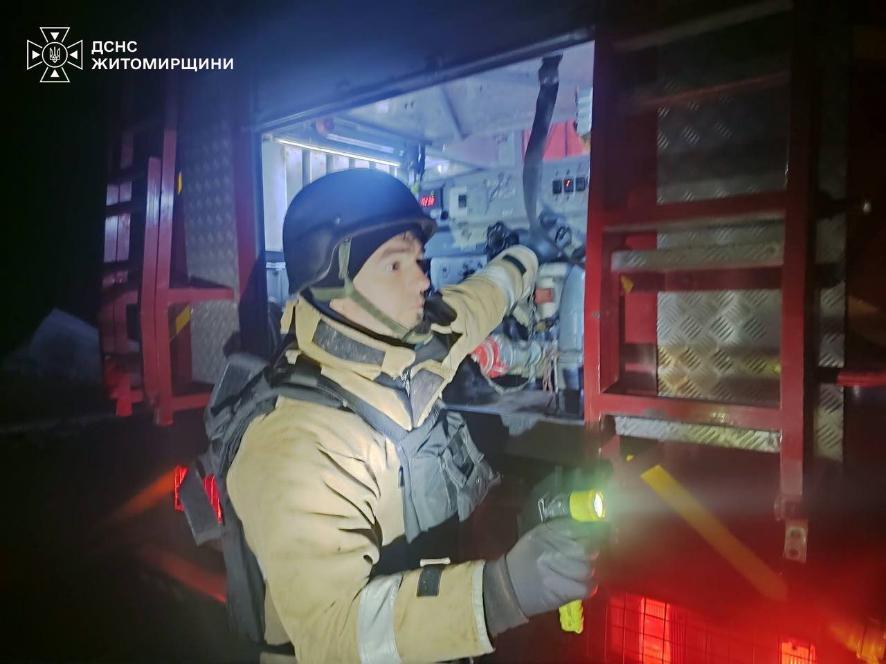 Новини Житомира - фото з Наслідки ворожої атаки на Житомирщині: в обласному центрі пошкоджено будівельний супермаркет, в Овруцькій та Олевській громадах - залізничну інфраструктуру