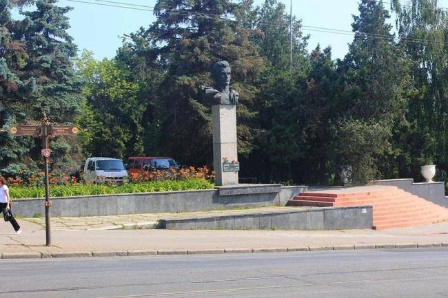 Новини Вінниці - фото з Пам’ятник Бевзу приберуть із Соборної у Вінниці. Де він стоятиме