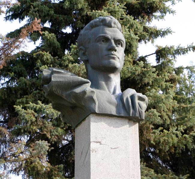 Новини Вінниці - фото з Пам’ятник Бевзу приберуть із Соборної у Вінниці. Де він стоятиме