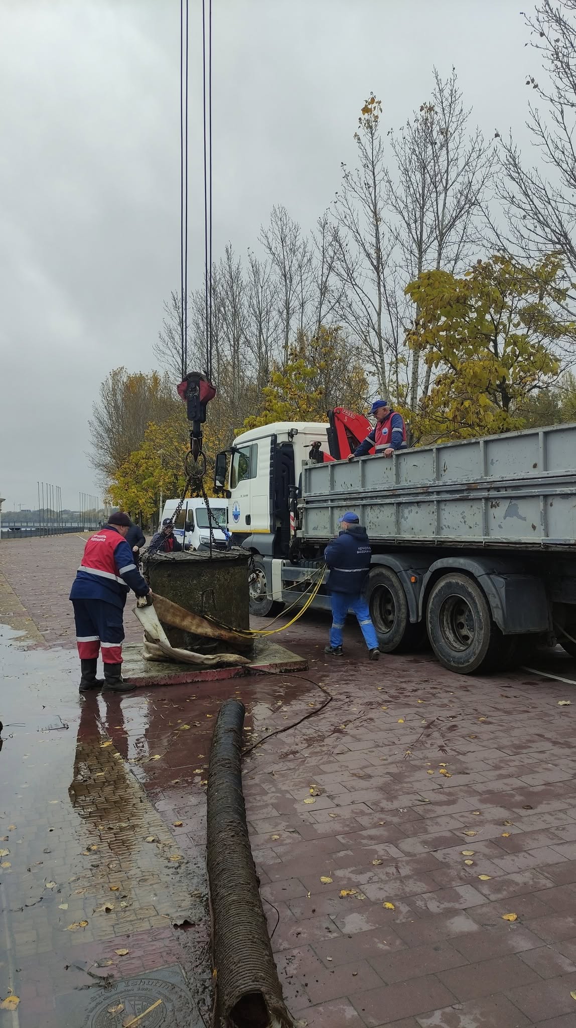 Новини Тернополя - фото з У Тернополі готують до зими найбільший міський фонтан