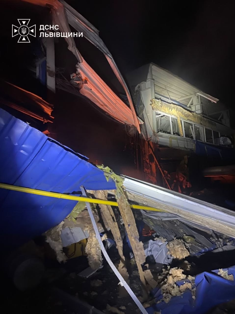 Новини Тернополя - фото з Двоє людей постраждали через атаку на Львівщину: горіло підприємство та будинки