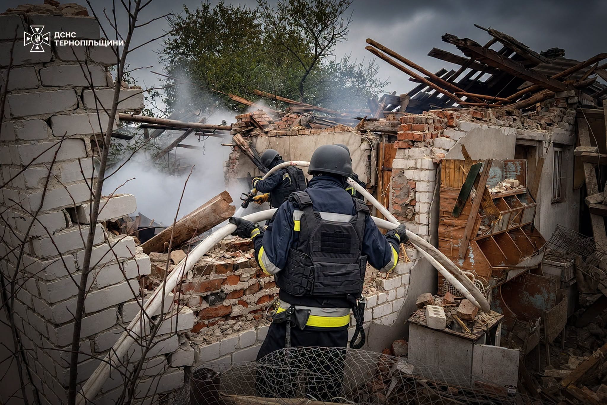 Новини Тернополя - фото з Рятувальники показали кадри з місця удару по Чорткову: постраждали двоє дітей і дорослий