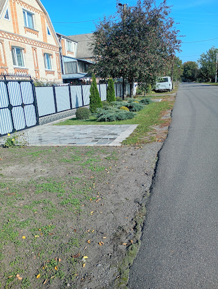 Новини Козятина - фото з Хліб на смітнику, дитячий вандалізм та краса на Благодатній