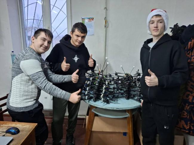 Новини Вінниці - фото з «Називаємо їх дронами життя»: на Вінниччині вчитель із дітьми виготовив 196 бойових дронів